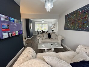 Lounge - With Smart TV and Netflix included