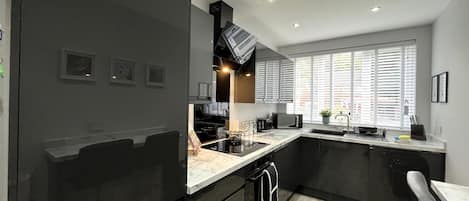 Kitchen - Fully equipped stylish and modern kitchen