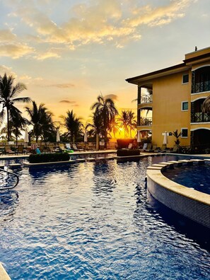 Atardecer Frente a la Terraza