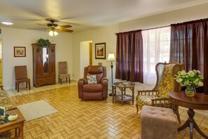 Living Room | Main Floor | Central Heating | Smart TV