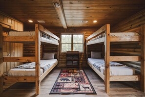 Bedroom 2: 2 Twin bunkbeds