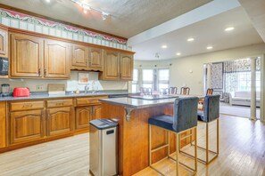 Fully Equipped Kitchen | Dining Area | Central A/C & Heat