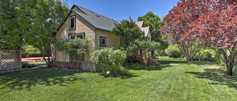 side view of the front yard