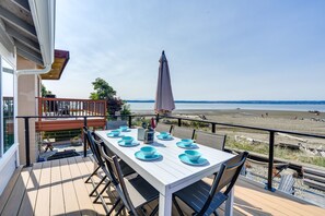 Deck | Dining Area | Gas Grill | Puget Sounds Views