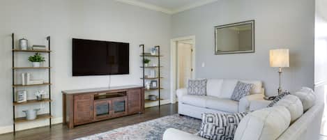 Baton Rouge Vacation Rental | 3BR | 2BA | Step-Free Access | 1,427 Sq Ft