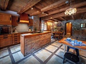 Kitchen/Dining