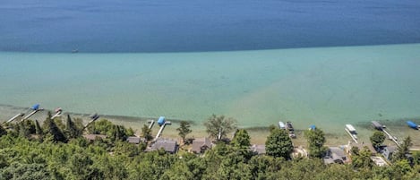 How many enchanting shades of blue and green can you spot? Immerse yourself in the beauty of Crystal Lake at its finest, and relish the splendor of this expansive 10,000-acre All-Sports Lake.