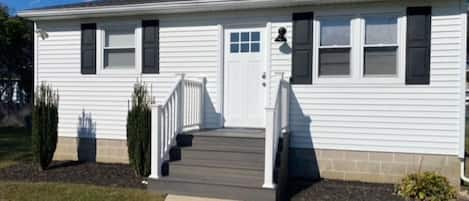 15 mins from Cape May & Wildwoods equipped with everything you need on vacation!