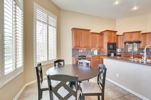 Dining Area | Full Kitchen | Cooking Basics