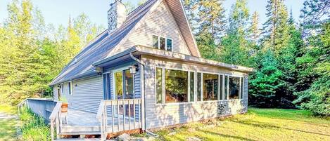 Private getaway right on the sandy shores of Lake Huron