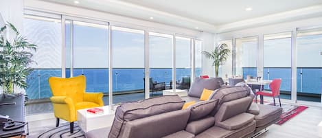 Stunning living room, surrounded by endless vistas.