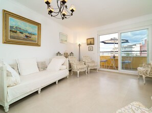 Möbel, Bilderrahmen, Azurblau, Die Architektur, Komfort, Interior Design, Flooring, Wohnzimmer, Fussboden, Holz
