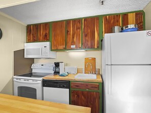 Fully equipped kitchen