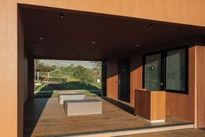 Check-in/check-out kiosk