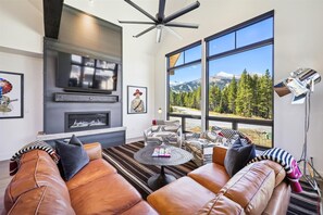 Living Area - Outside The Bubble - Breckenridge Vacation Rental