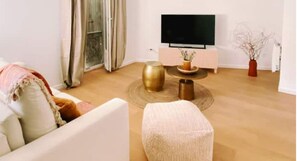 Vu d'ensemble pièce de vie avec Smart TV 50"