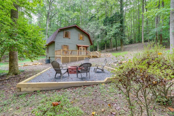 Blue Ridge Vacation Rental | 4BR | 2BA | 1,512 Sq Ft | Stairs Required