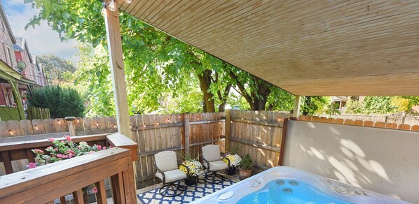 Outdoor spa tub