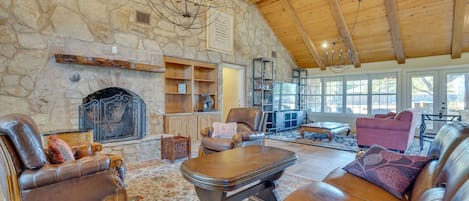 Leander Vacation Rental | 3BR | 2.5BA | 3,000 Sq Ft | 2 Steps Required