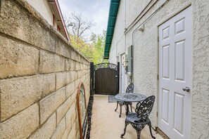 Unit Entry | Bistro Table