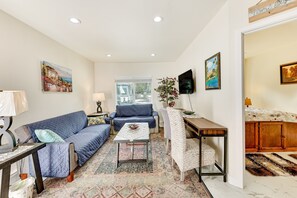 Living Room | Smart TV | 2 Full Futons