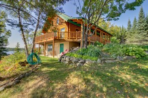 2-Story Cabin | Self Check-In | On-Site Lake Access