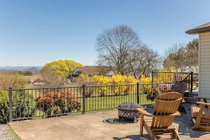 Spring time at Whippoorwill Haven, just love that yellow Forsythia in bloom!