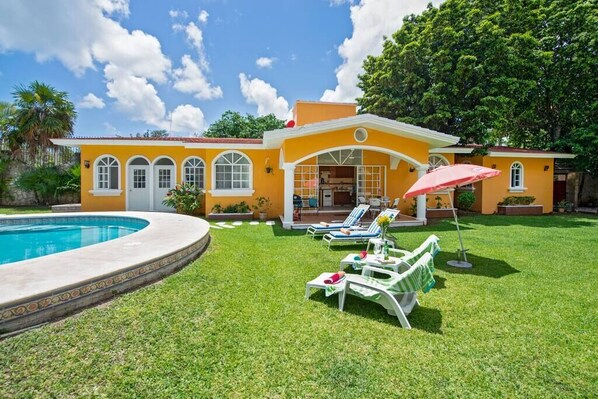Beautiful view of Pool and Garden 