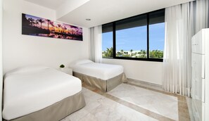 Bedroom 2 twin beds