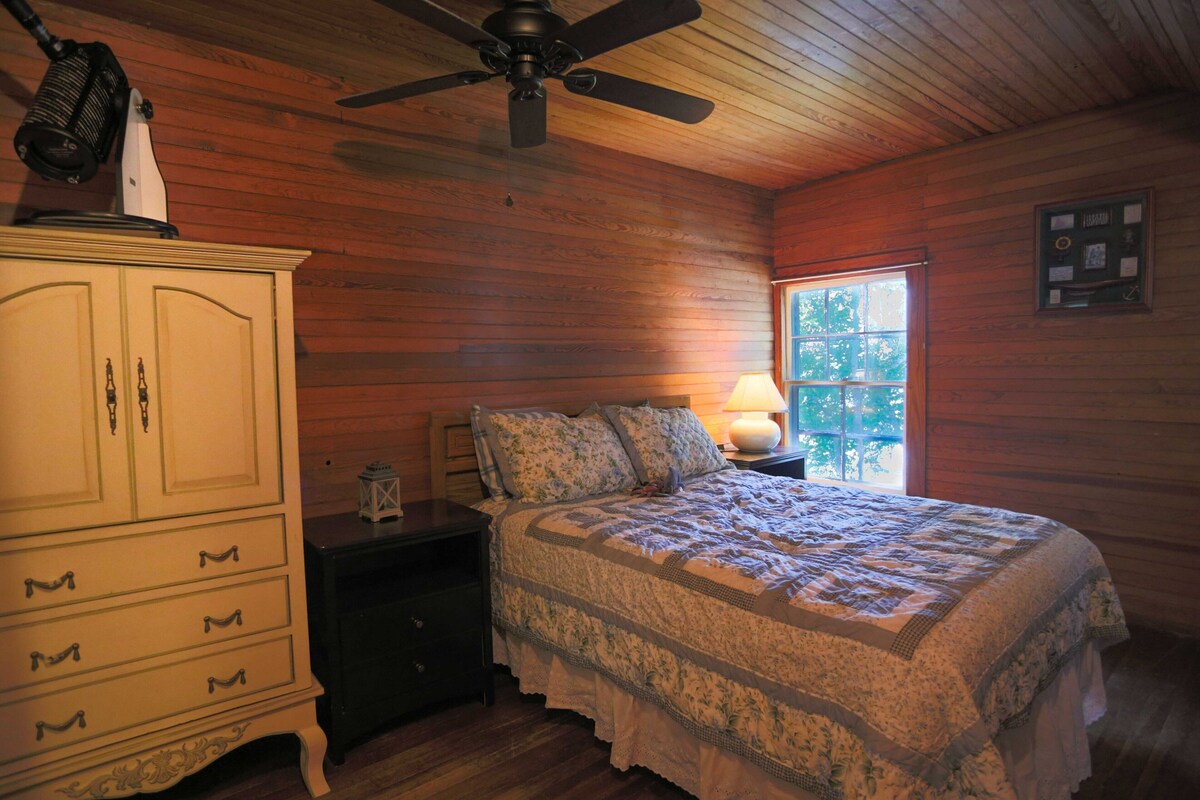 Historic Lake Front Home on Cobbosseeconte Lake