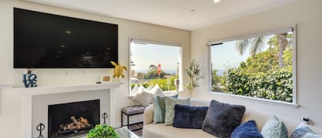 Laguna Beach Vacation Rental | 1,400 Sq Ft | 3BR | 2BA | Stairs Required