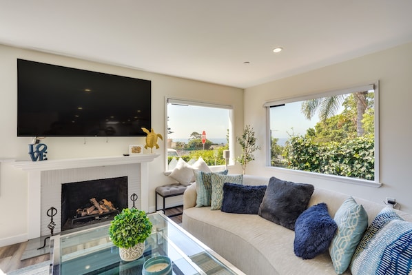 Laguna Beach Vacation Rental | 1,400 Sq Ft | 3BR | 2BA | Stairs Required