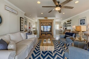 Mid-Level Living Room with Deck Access