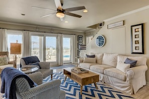 Mid-Level Living Room with Deck Access