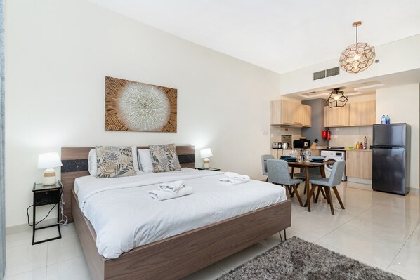 King size bed with linen, towels and blanket.
