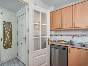 Cabinetry, Eigentum, Spüle, Sinken, Interior Design, Countertop, Holz, Die Architektur, Küchengerät, Gebäude