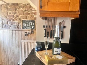 Please ask us about our additional services such as a bottle of fizz on arrival. To make your stay extra special.