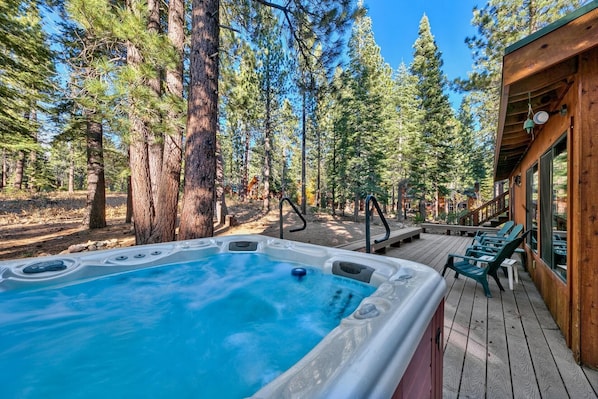 Outdoor spa tub