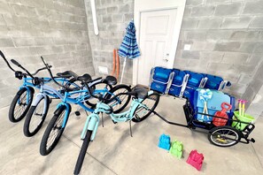 Bikes are available during your stay.  You can also you the handy beach cart to take your beach supplies to the Beach Club!