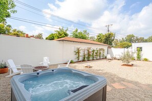 Bañera de hidromasaje al aire libre