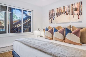Second bedroom with king size bed and luxury linens that are professionally laundered and pressed