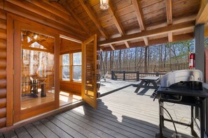 | Water's Edge by Boutiq Luxury Vacation Rentals | Blue Ridge, Georgia |