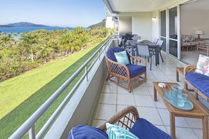 Outdoor lounge area Poinciana 109 Hamilton Island