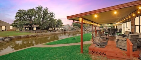 With the Brazos River literally in the backyard, you can sit back, relax, and enjoy the beautiful view or enjoy a lovely stroll along the river.