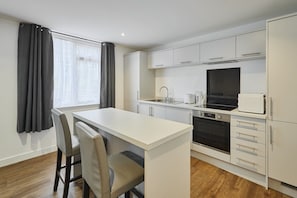 The Globe, Apartment 4, Guisborough - Host & Stay