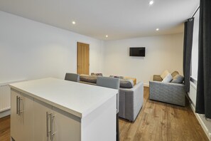 The Globe, Apartment 4, Guisborough - Host & Stay