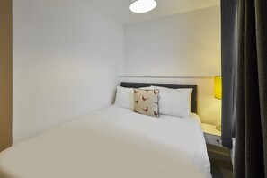 The Globe, Apartment 4, Guisborough - Host & Stay