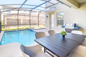 Private Swimming Pool and Hot Tub, Outdoor Dining Area and BBQ Grill