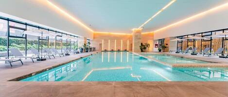 The gorgeous indoor swimming pool