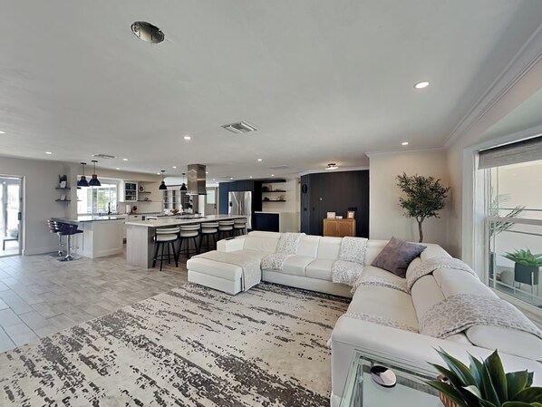 Open and Inviting Floor Plan
